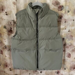 Zara Kids Puffer Vest. Size 4-5T. Color Green/Khaki.